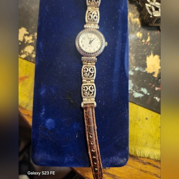 Vintage Y2K Geneva Elite women\'s watch main image 4